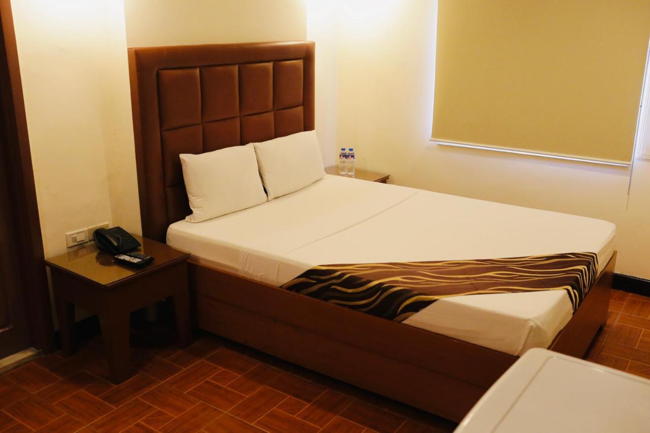 Amalfi718 Hotel Lipa City Esterno foto
