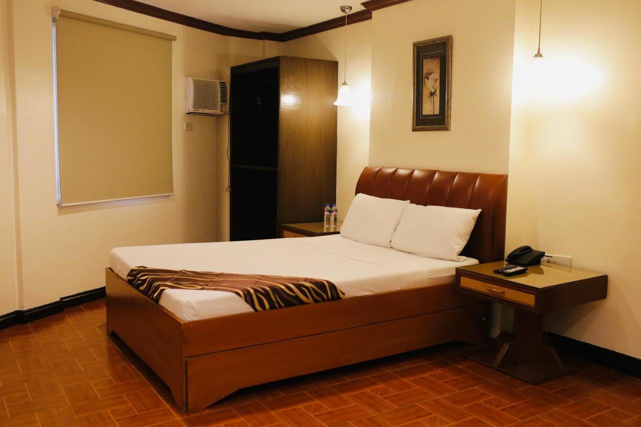 Amalfi718 Hotel Lipa City Esterno foto