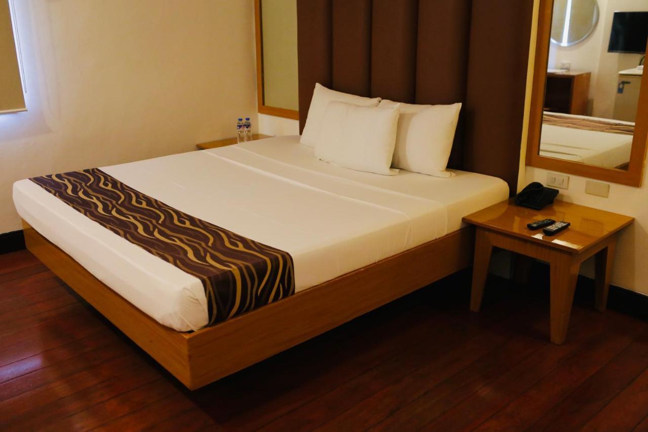 Amalfi718 Hotel Lipa City Esterno foto