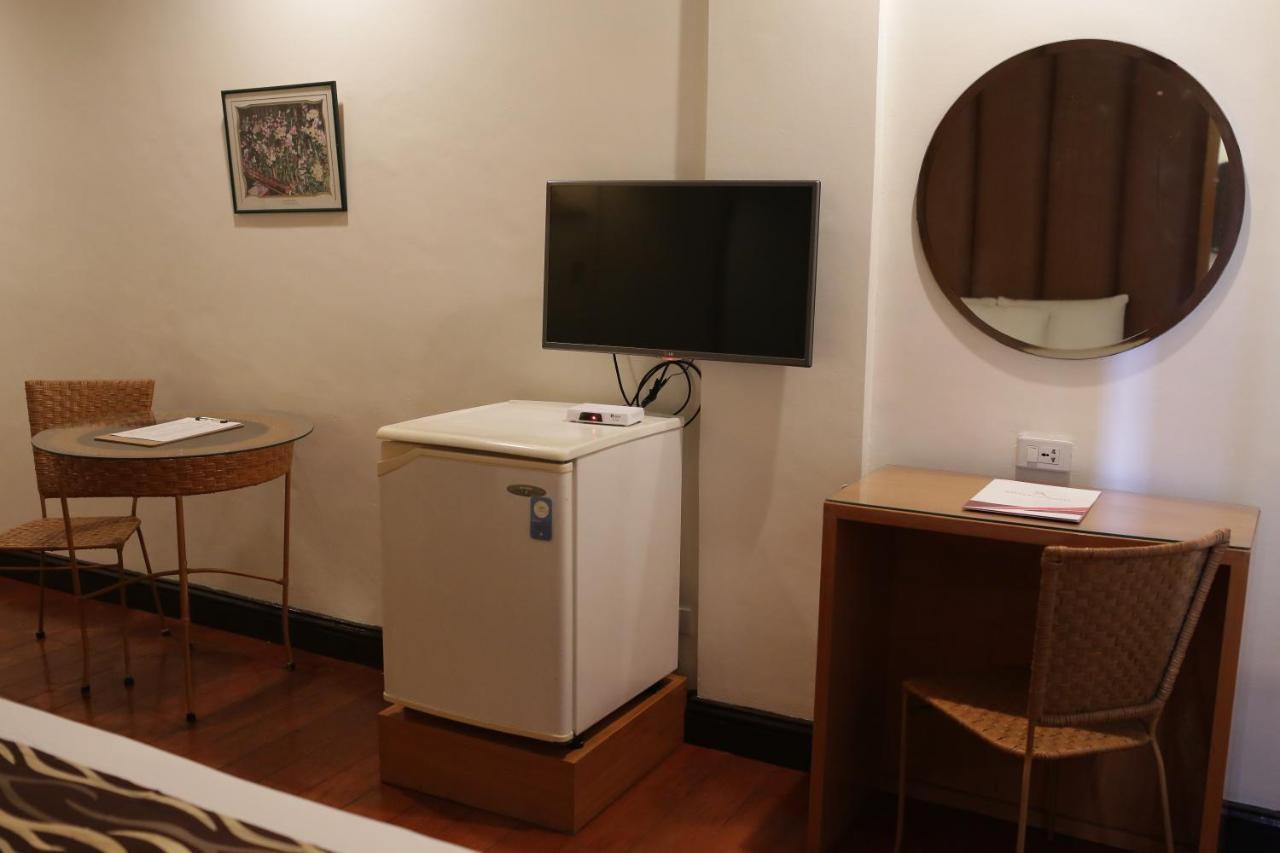 Amalfi718 Hotel Lipa City Esterno foto