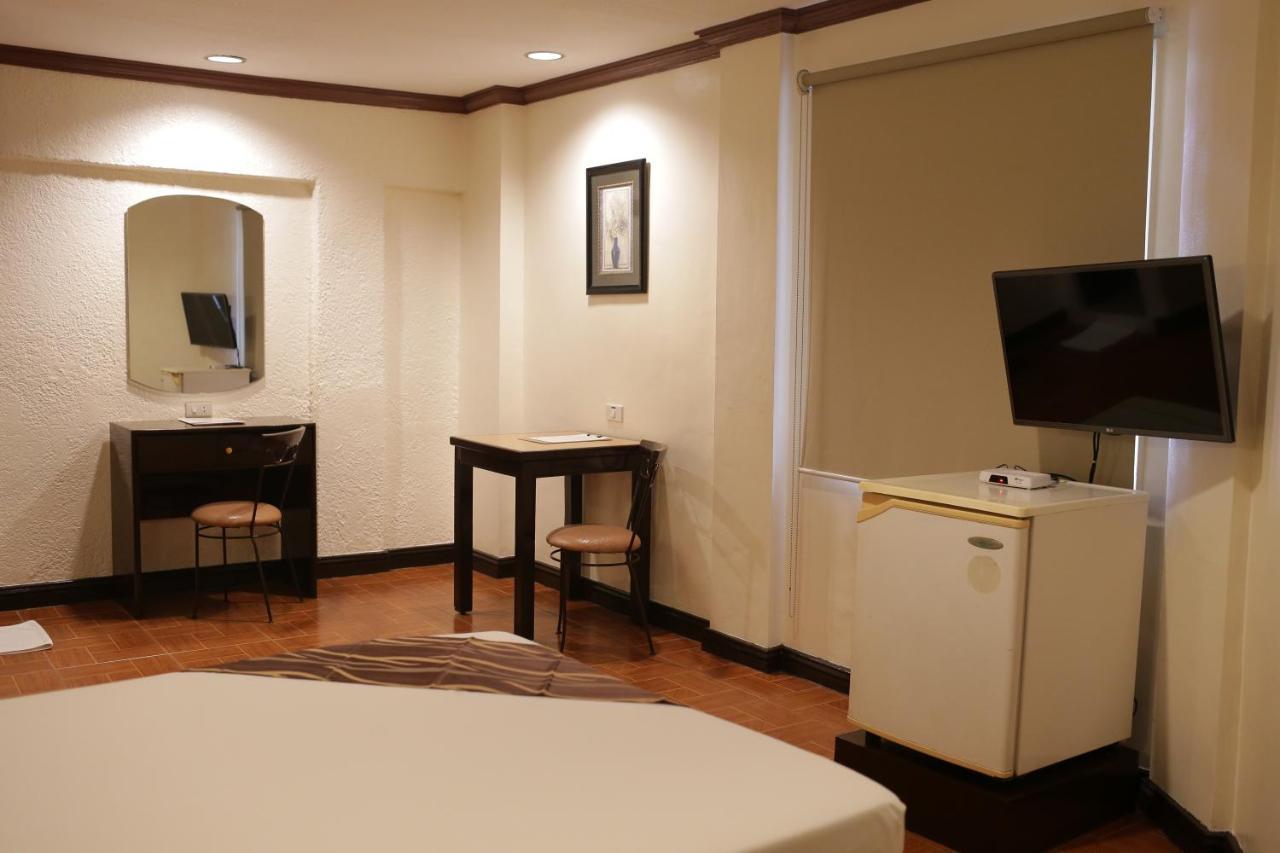 Amalfi718 Hotel Lipa City Esterno foto